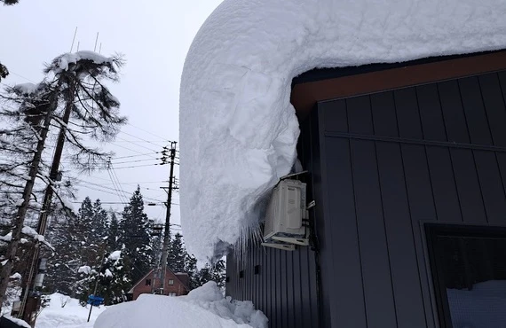 雪の重みから大切な屋根を守る！